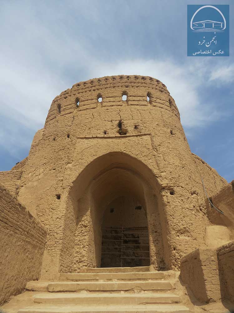 دور نمایی از نارین قلعه